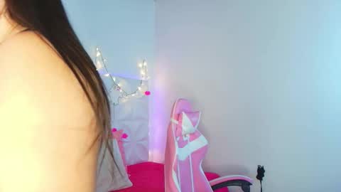 Snapshot of abril1_gh chatting on 10-17-25, 09:45 Abril online show from 10-17-25, 09:45