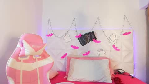 Snapshot of abril1_gh chatting on 10-29-25, 09:33 Abril online show from 10-29-25, 09:33