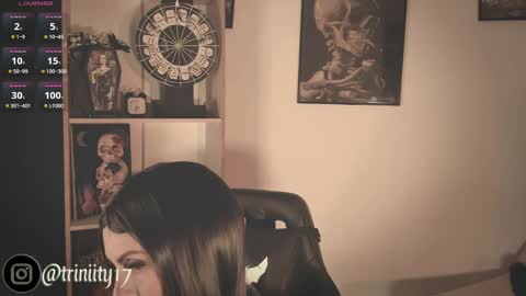 Snapshot of abril__colen chatting on 12-12-24, 10:20 April online show from 12-12-24, 10:20