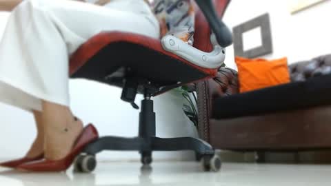 Snapshot of abril_beltran_ chatting on 10-07-25, 08:39 Abril Beltran online show from 10-07-25, 08:39