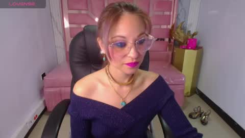 Snapshot of abril_ch_ chatting on 04-19-26, 12:37 abril_ch_ online show from 04-19-26, 12:37