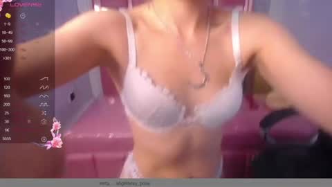 Snapshot of abril_ch_ chatting on 06-20-26, 12:30 abril_ch_ online show from 06-20-26, 12:30