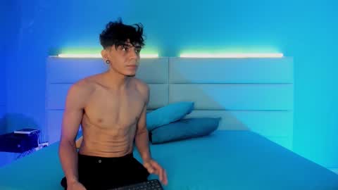 Snapshot of abrilandjulian chatting on 03-03-26, 11:38 Abril and Julian online show from 03-03-26, 11:38