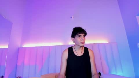 Snapshot of abrilandjulian chatting on 05-29-26, 11:52 Abril and Julian online show from 05-29-26, 11:52