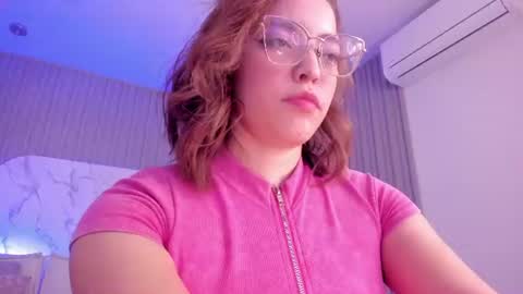 Snapshot of abrilbloom_ chatting on 06-14-26, 02:24 abril online show from 06-14-26, 02:24