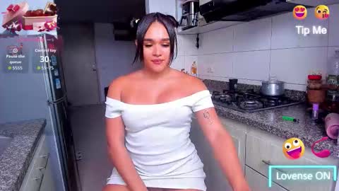 Snapshot of abrilstivenson_ chatting on 09-08-25, 06:51 itis S O F I A online show from 09-08-25, 06:51