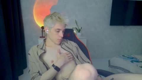 Snapshot of abslut chatting on 09-09-25, 03:55 Nick online show from 09-09-25, 03:55