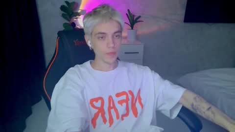 Snapshot of abslut chatting on 09-13-25, 06:29 Nick online show from 09-13-25, 06:29