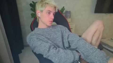 Snapshot of abslut chatting on 10-02-25, 05:31 Nick online show from 10-02-25, 05:31