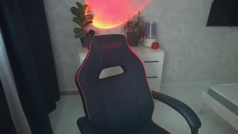 Snapshot of abslut chatting on 10-04-25, 12:47 Nick online show from 10-04-25, 12:47