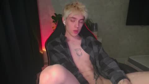 Snapshot of abslut chatting on 10-07-25, 03:53 Nick online show from 10-07-25, 03:53