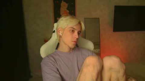 Snapshot of abslut chatting on 11-15-25, 02:57 Nick online show from 11-15-25, 02:57