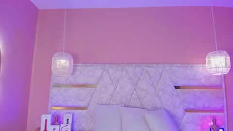 Snapshot of aby_lee_ chatting on 10-21-25, 11:33 Aby online show from 10-21-25, 11:33