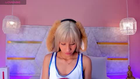 Snapshot of aby_lee_ chatting on 10-31-25, 11:44 Aby online show from 10-31-25, 11:44