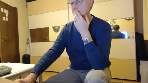 Snapshot of ach471 chatting on 12-01-24, 04:51 ach471 online show from 12-01-24, 04:51