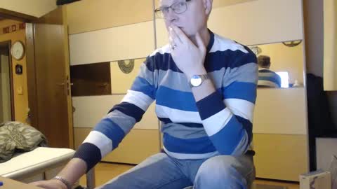 Snapshot of ach471 chatting on 01-09-25, 06:17 ach471 online show from 01-09-25, 06:17