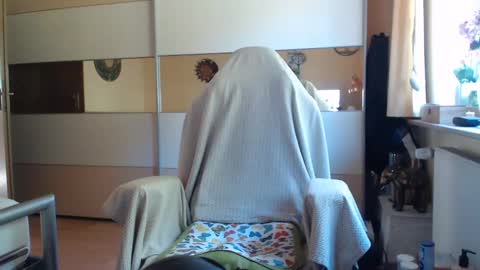 Snapshot of ach471 chatting on 09-12-25, 06:57 ach471 online show from 09-12-25, 06:57