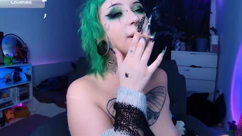 Snapshot of aciddroll chatting on 12-10-24, 01:11 Acid or Iya vacation November 19 to November 26 online show from 12-10-24, 01:11