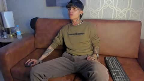 Snapshot of acidmilo chatting on 12-10-24, 12:49 Acid Milo online show from 12-10-24, 12:49