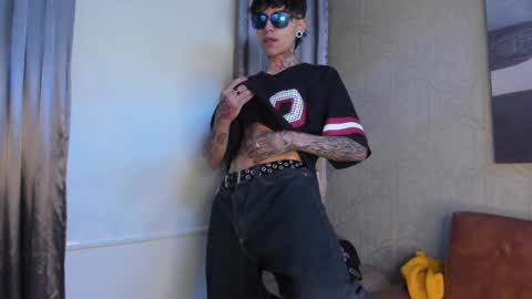 Snapshot of acidmilo chatting on 12-14-24, 01:05 Acid Milo online show from 12-14-24, 01:05