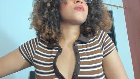 Snapshot of ada_gales_ chatting on 11-11-25, 05:29 Isa online show from 11-11-25, 05:29