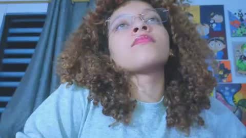 Snapshot of ada_gales_ chatting on 07-04-26, 04:18 Isa online show from 07-04-26, 04:18