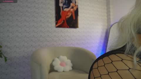 Snapshot of adablue25 chatting on 11-04-25, 02:10 Ada Blue online show from 11-04-25, 02:10