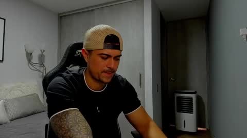 Snapshot of adam_clarke chatting on 01-19-25, 01:01 adam clarke online show from 01-19-25, 01:01