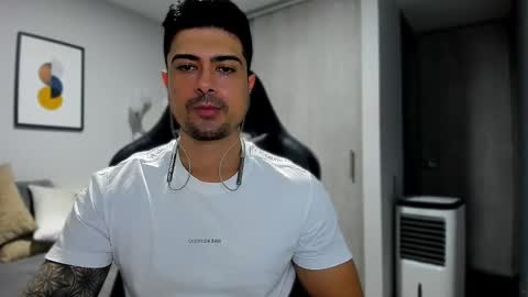 Snapshot of adam_clarke chatting on 01-20-25, 11:24 adam clarke online show from 01-20-25, 11:24