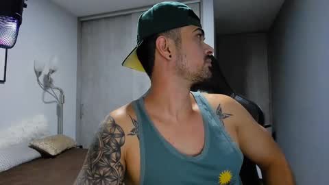 Snapshot of adam_clarke chatting on 01-28-25, 10:56 adam clarke online show from 01-28-25, 10:56