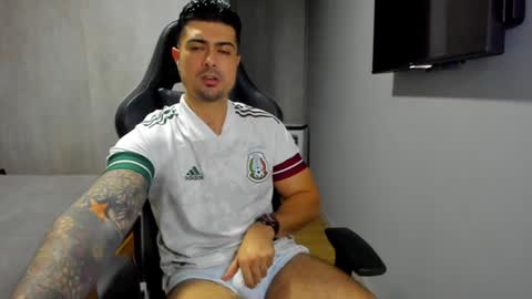 Snapshot of adam_clarke chatting on 02-08-25, 06:12 adam clarke online show from 02-08-25, 06:12