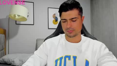 Snapshot of adam_clarke chatting on 09-18-25, 09:17 adam clarke online show from 09-18-25, 09:17