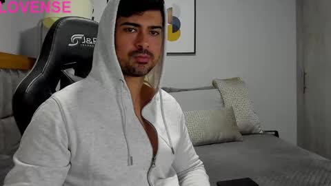 Snapshot of adam_clarke chatting on 10-06-25, 01:14 adam clarke online show from 10-06-25, 01:14