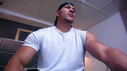 Snapshot of adam_fit19cm chatting on 06-06-26, 02:33 adam_fit19cm online show from 06-06-26, 02:33
