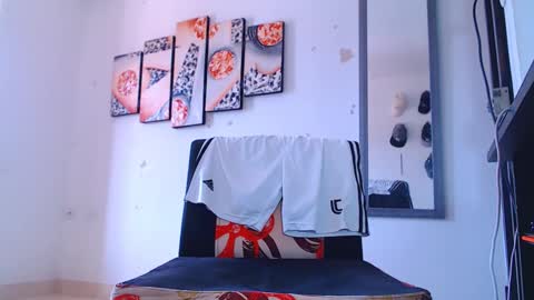 adam hot11 online show from 01-08-25, 04:33