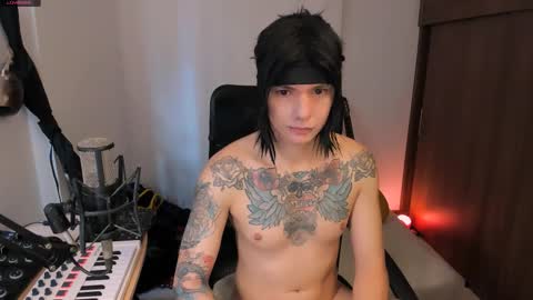 Snapshot of adam_rocket chatting on 10-14-25, 01:34 Adam online show from 10-14-25, 01:34