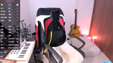 Snapshot of adam_rocket chatting on 11-01-25, 01:24 Adam online show from 11-01-25, 01:24