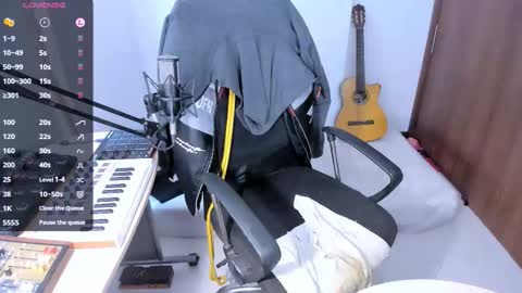 Snapshot of adam_rocket chatting on 11-08-25, 02:39 Adam online show from 11-08-25, 02:39