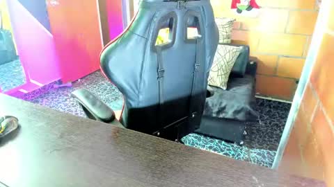 Adam Valencia online show from 01-04-25, 09:09