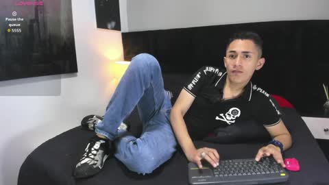 adam_walker_1 online show from 04-22-26, 02:29