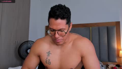 adambrocs1 online show from 03-10-25, 11:42