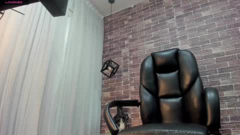 Snapshot of adamcoox chatting on 12-04-24, 07:17 Adam online show from 12-04-24, 07:17