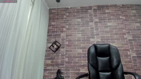 Snapshot of adamcoox chatting on 12-18-24, 07:04 Adam online show from 12-18-24, 07:04