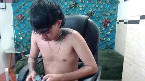 Snapshot of adamcoox chatting on 01-02-25, 10:44 Adam online show from 01-02-25, 10:44