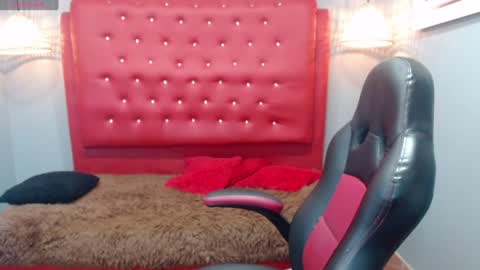 Snapshot of adamcoox chatting on 01-07-25, 10:43 Adam online show from 01-07-25, 10:43