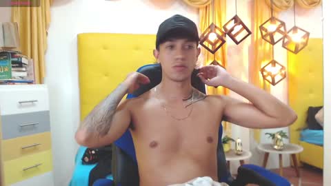 Snapshot of adamcoox chatting on 01-26-25, 08:25 Adam online show from 01-26-25, 08:25