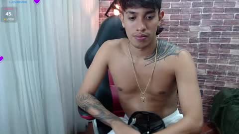 Snapshot of adamcoox chatting on 02-11-25, 05:47 Adam online show from 02-11-25, 05:47