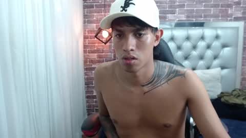 Snapshot of adamcoox chatting on 03-09-25, 04:44 Adam online show from 03-09-25, 04:44