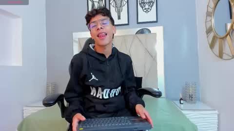 Adams Bobby online show from 11-30-25, 11:25