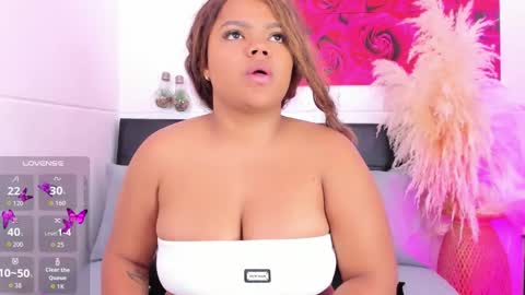 Cloe Adams  online show from 11-25-25, 11:10